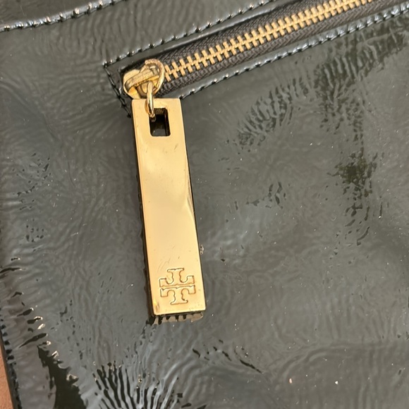 Dark green patent leather Tory Burch clutch - Picture 3 of 7